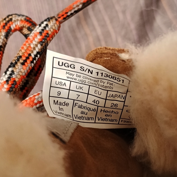 UGG Adiroam Hiker boot brown black women's size 9 - Picture 10 of 12